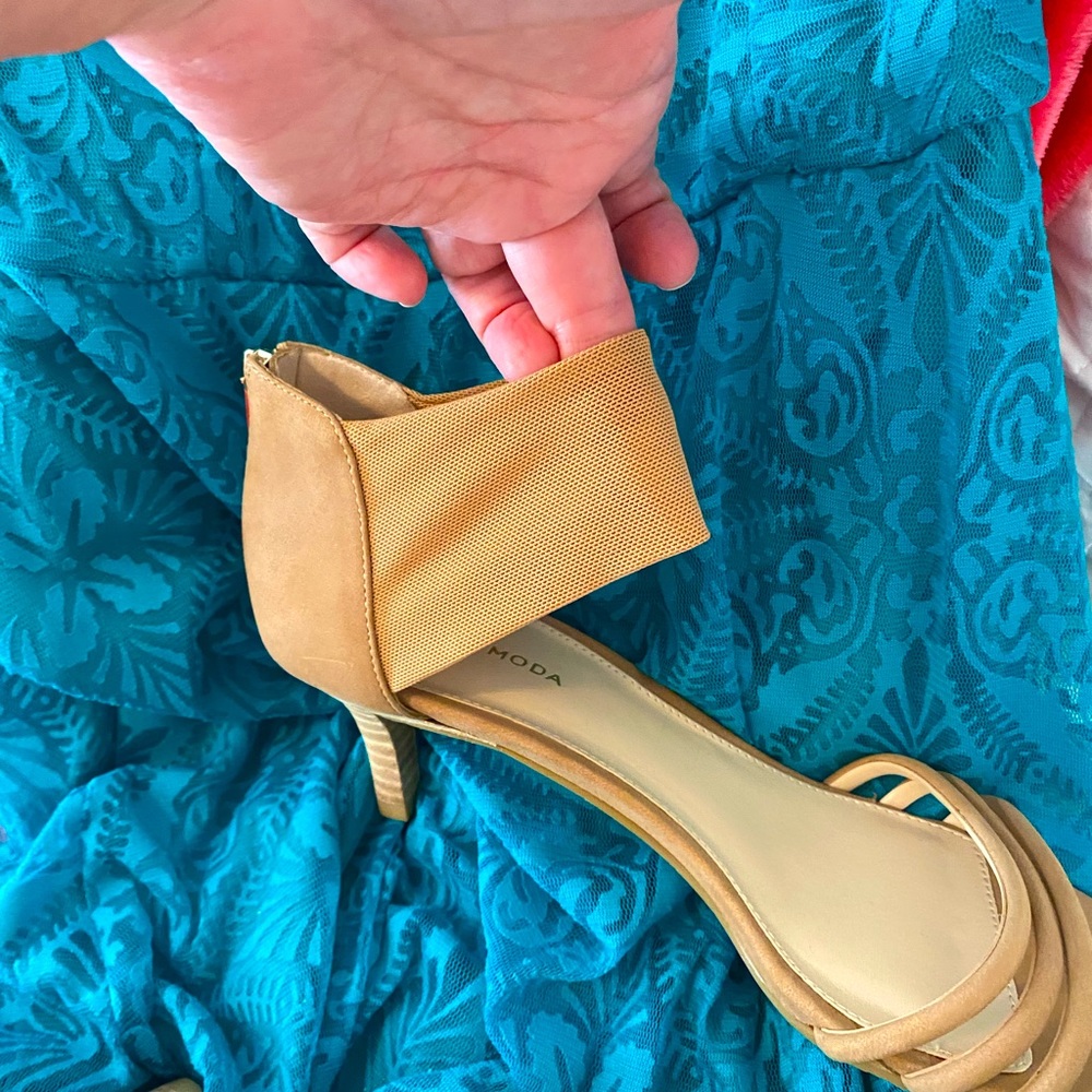 UNBELIEVABLY COMFORTABLE KITTEN HEELS